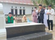 Bupati Konawe Yusran Akbar Awali Idul Fitri dengan Ziarah dan Silaturahmi ke Keluarga Besar Anggaberi