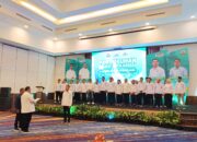 Anton Timbang Kukuhkan Pengurus KADIN Kota Kendari