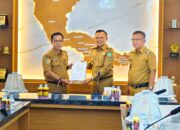 Bupati Yusran Akbar Serahkan Dua SK Strategis untuk PDAM dan Dewas RS Konawe