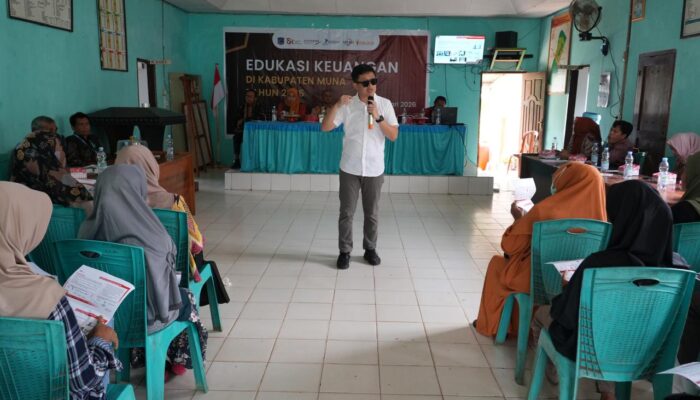 OJK Sultra Edukasi Keuangan di Wilayah 3T, Ratusan Warga Desa Dibekali Literasi Cegah Penipuan