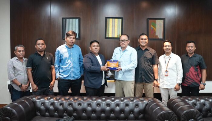 Serahkan JMSI AWARD 2025, Adhi Yaksa Pratama Apresiasi atas Peran Strategis BI Sultra