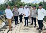 Wagub Sultra Tinjau Jalan Rusak di Konawe Selatan