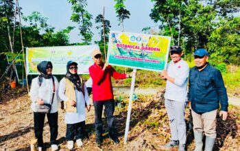 Peringati Hari Bumi 2026, UHO Tanam 30 Pohon Endemik Sulawesi di Kebun Hayati