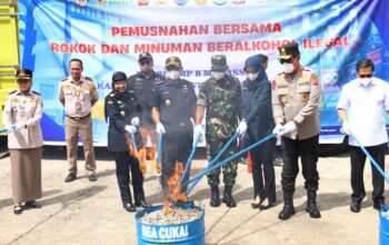 Kapolda Sulsel Hadiri Pemusnahan Rokok dan Miras Ilegal Senilai Rp48,6 Miliar