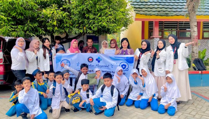Seru dan Edukatif! Mahasiswa Apoteker UHO Ajak Anak SDN 100 Kendari Kenali PHBS