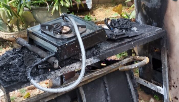 Diduga Kebocoran Gas Saat Masak Air, Api Berhasil Dikendalikan Warga