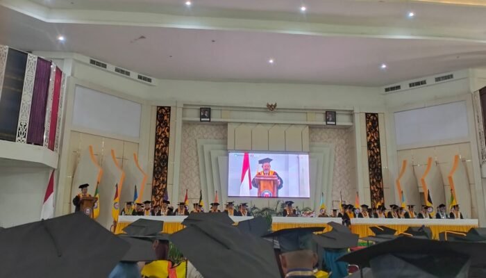 763 Lulusan UHO Resmi Diwisuda, Rektor Ingatkan Tantangan Baru di Dunia Kerja