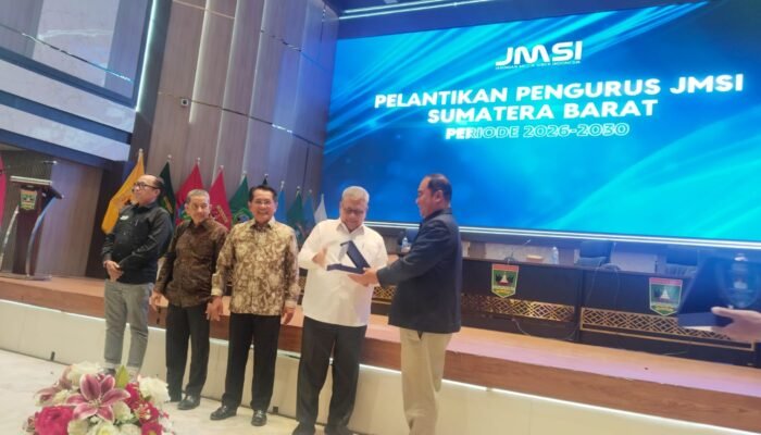 JMSI Sumbar Resmi Dilantik, Teguh Santosa Tekankan Profesionalisme Media Siber