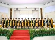 Plt Rektor UHO Kukuhkan Delapan Profesor dari Lima Fakultas