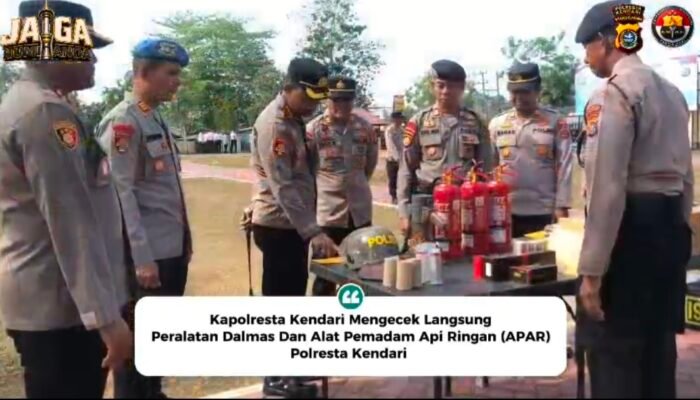 Kapolresta Kendari Cek Peralatan Dalmas, Pastikan Personel Siap Hadapi Situasi Lapangan
