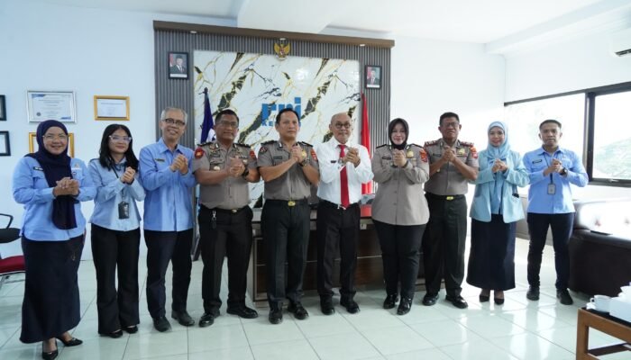 Perkuat Kemitraan Media, PJU Polresta Kendari Silaturahmi dengan LPP RRI